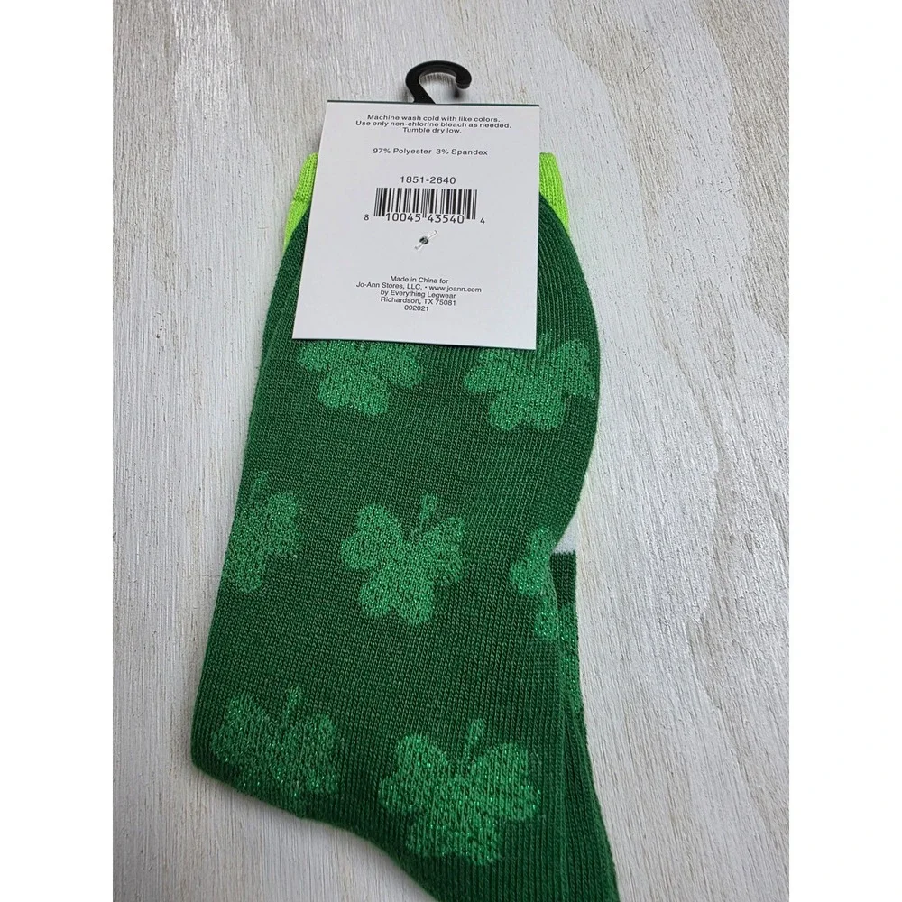 St Patricks Day Novelty Crew Socks Dog Leprechaun Hat Green Shamrocks NWT 4-10